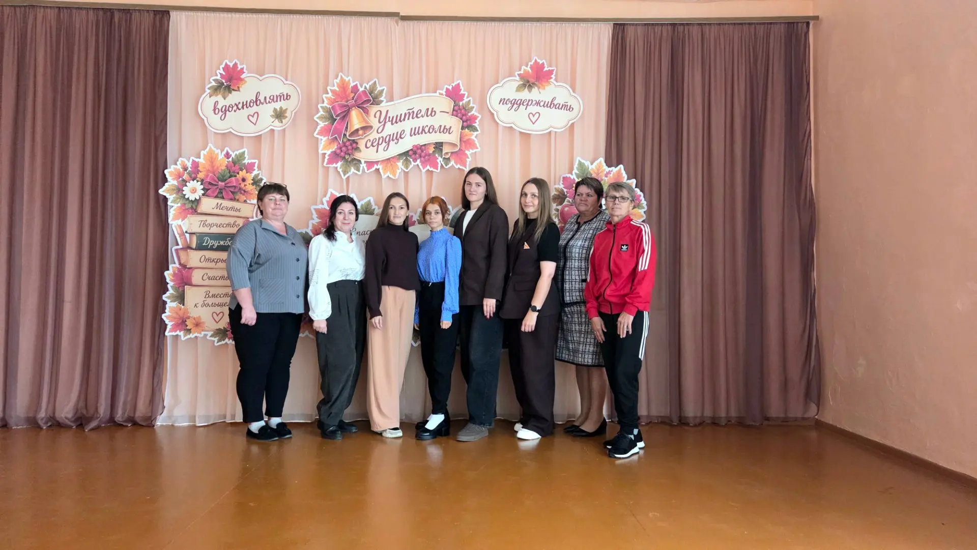 👩‍🏫💐День учителя — прекрасный повод для того, чтобы поблагодарить тех, кто выбрал се...