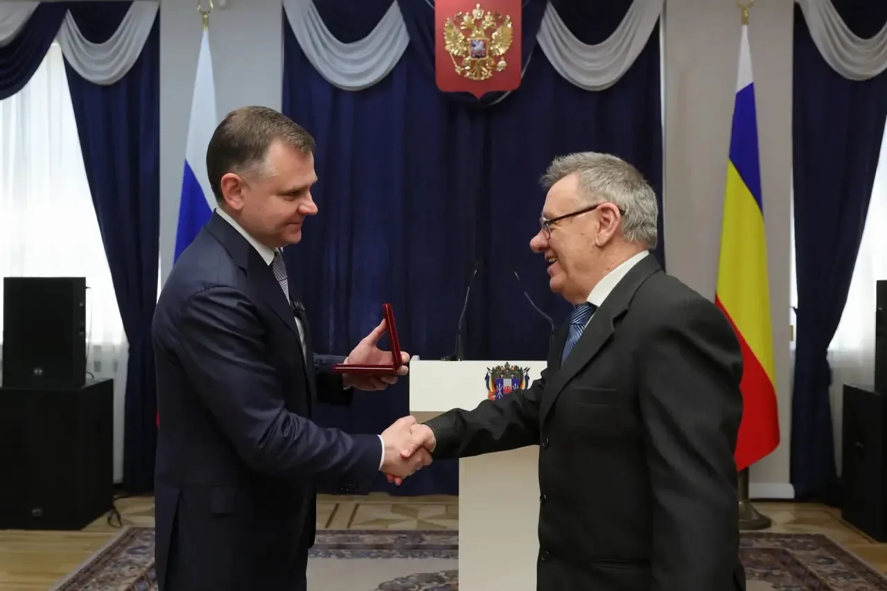 Сегодня вручил государственные и областные награды.