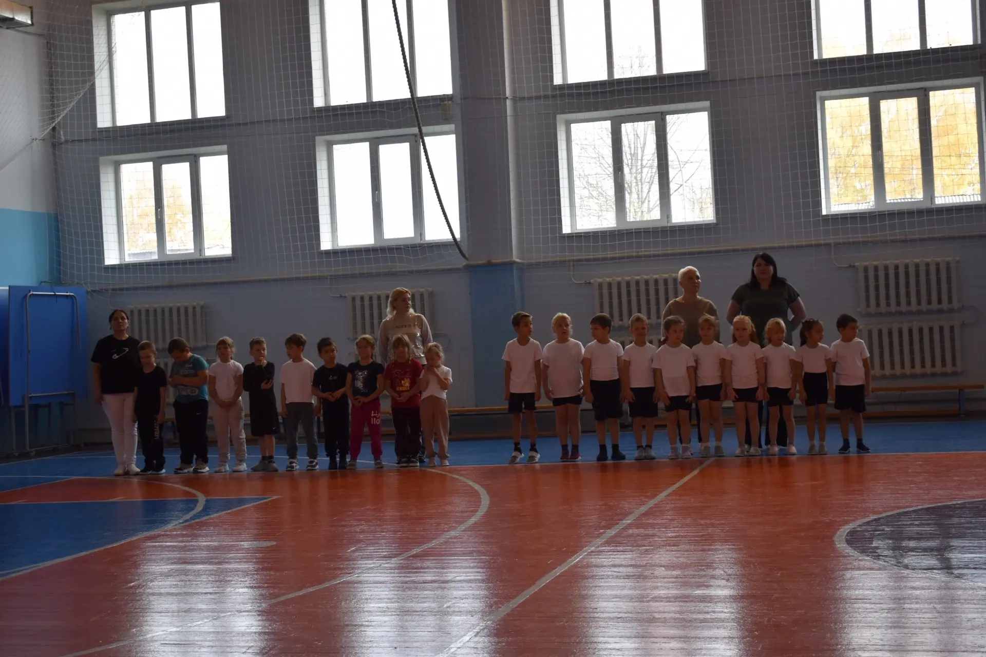 🏋️‍♀️Энергия, скорость и командный дух: в Гагинской школе прошли «Веселые старты»