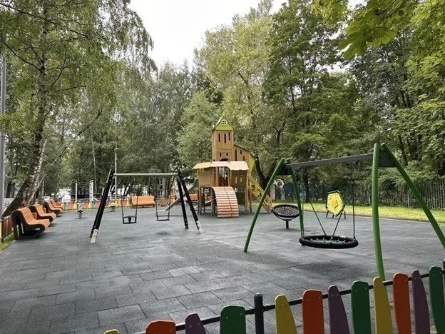 🌳 На Шипиловской улице, 41к2, 3 и 4, закончили комплексное благоустройство двора.