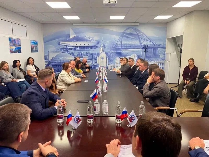 🌟 В НОВОСИБИРСКЕ ОБСУДИЛИ РАЗВИТИЕ САМБО В РЕГИОНЕ