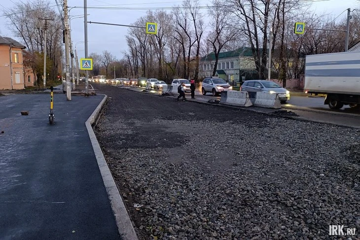 Пробки в полтора километра и ожидание автобусов посреди дороги: иркутяне устали от ремо...