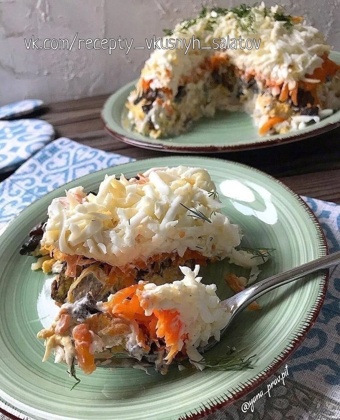 САЛАТ С КУРИНОЙ ГРУДКОЙ И ШАМПИНЬОНАМИ
