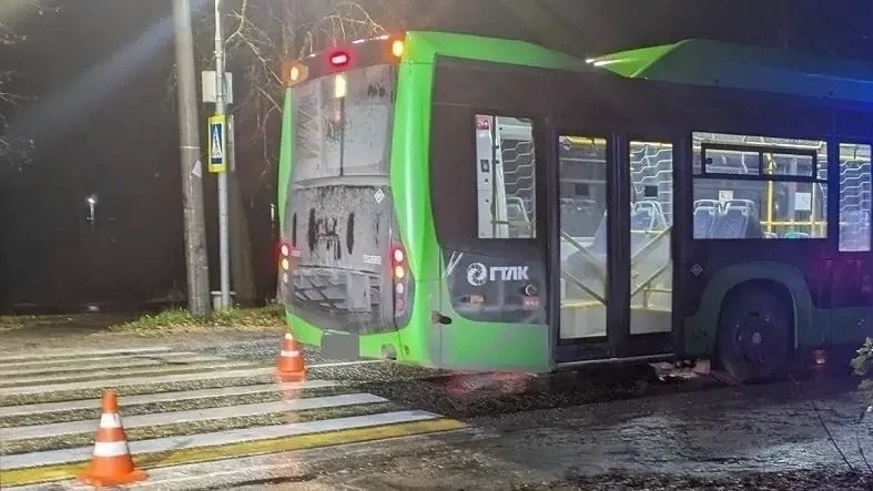 Автобус сбил 9‑летнего мальчика на пешеходном переходе в Коминтерне