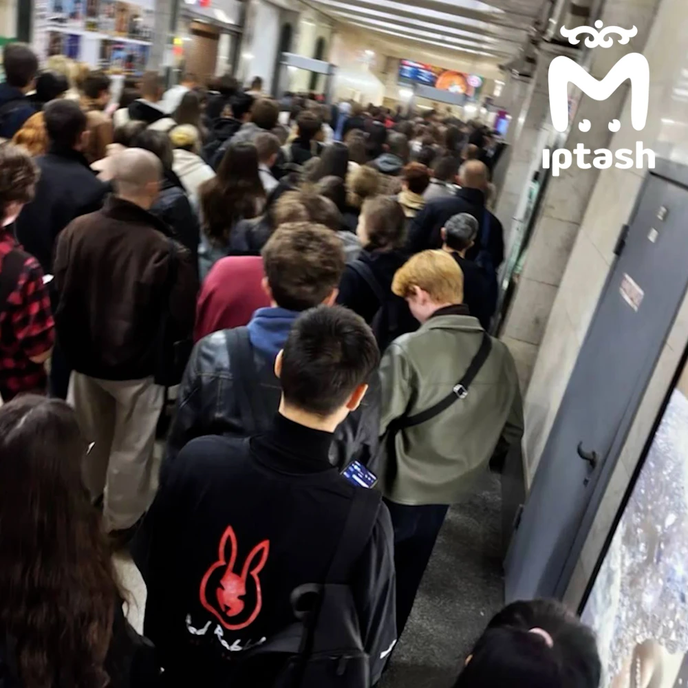 Адская очередь скопились в метро на станции "Площадь Тукая" — там работают только два т...