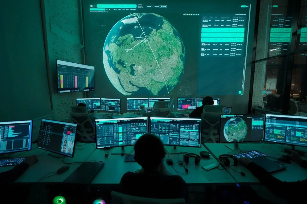 🛰 «Бюро 1440» на форуме «Цифровые решения» впервые провело сеанс спутниковой видеосвяз...