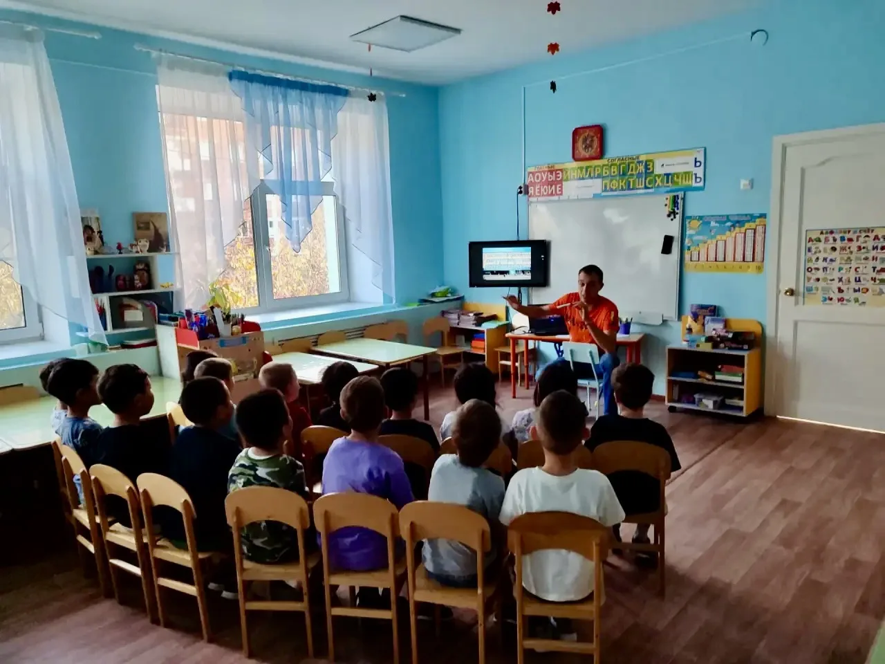 🛠️ Профессии наших пап: в гостях у ребят папа Стёпы!