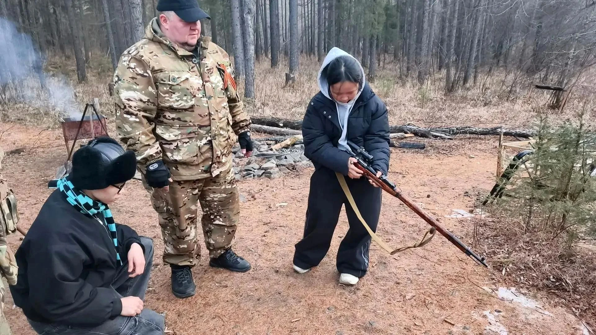 🌲 Настоящий армейский поход, солдатская каша и поздравления: как юнармейцы отметили Де...