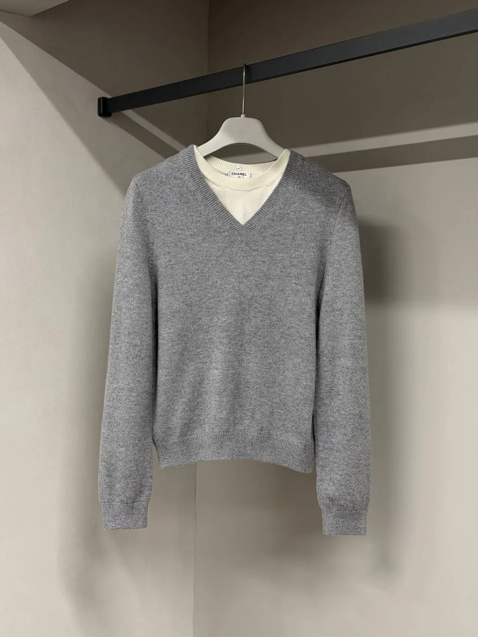 Новый джемпер Chanel, маркировка 38, пыльник в комплекте