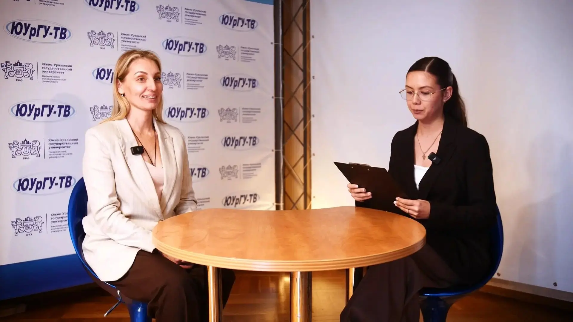 Вы наверняка заметили, что в эфир «ЮУрГУ‑ТВ» вернулась рубрика «Гость в студии» 🎥