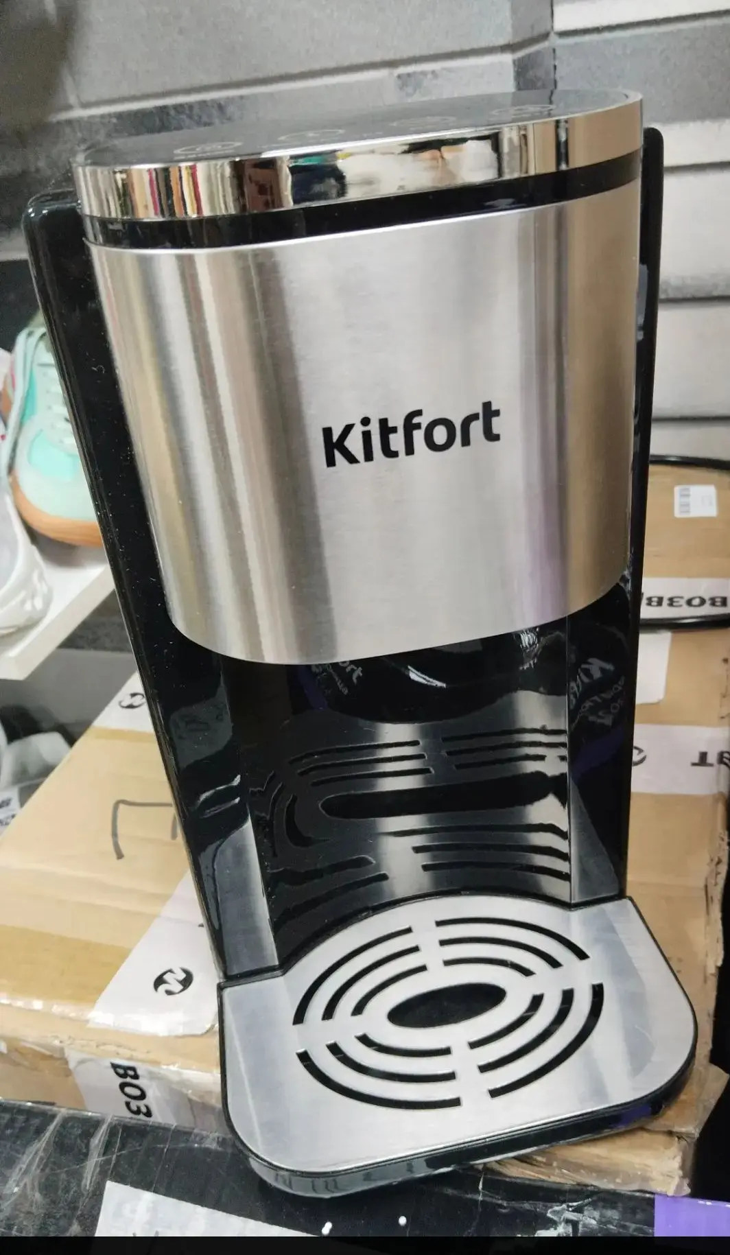Термопот Kitfort KT-2503 с мощностью 2600 Вт совмещает функции чайника и термоса. Он сп...