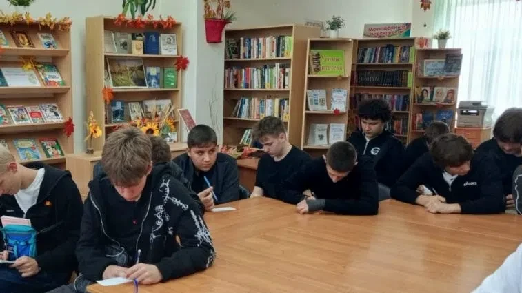 Урок-размышление «Профессия и карьера. Моё настоящее для будущего» в библиотеке Маяковс...