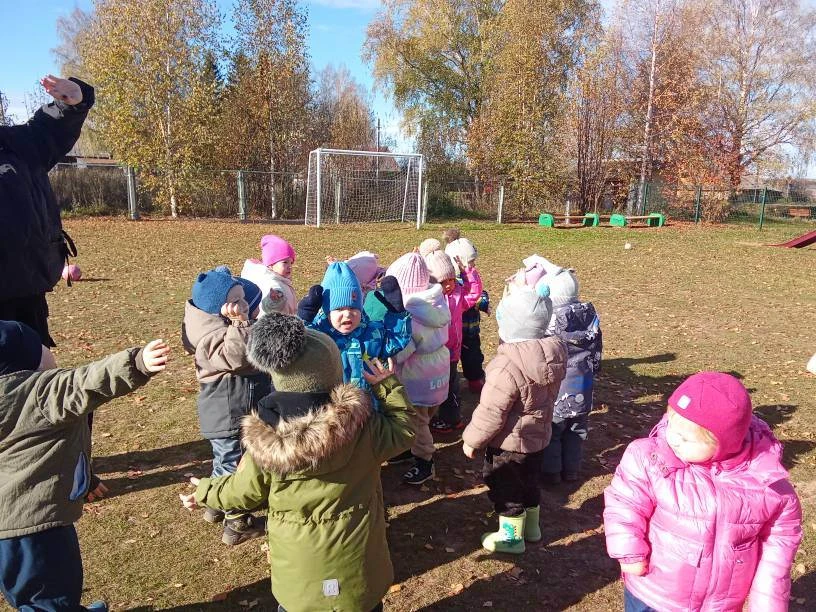 Осенние прогулки — это не только весело, но и полезно! 🍁