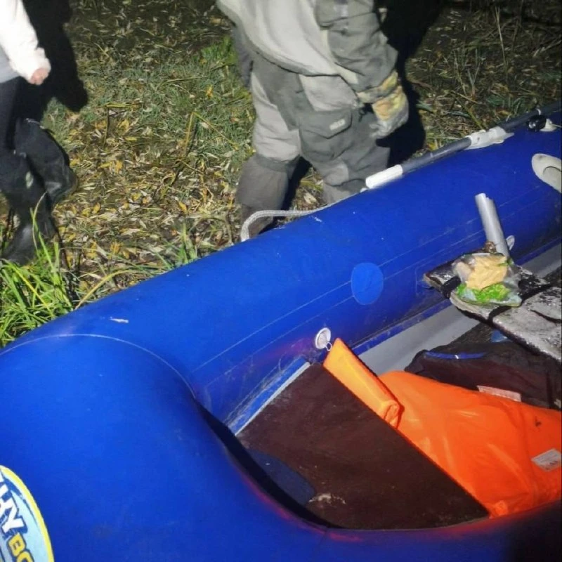 🚤 На реке Оке в Рязанском районе спасли застрявших на сломанной лодке людей.