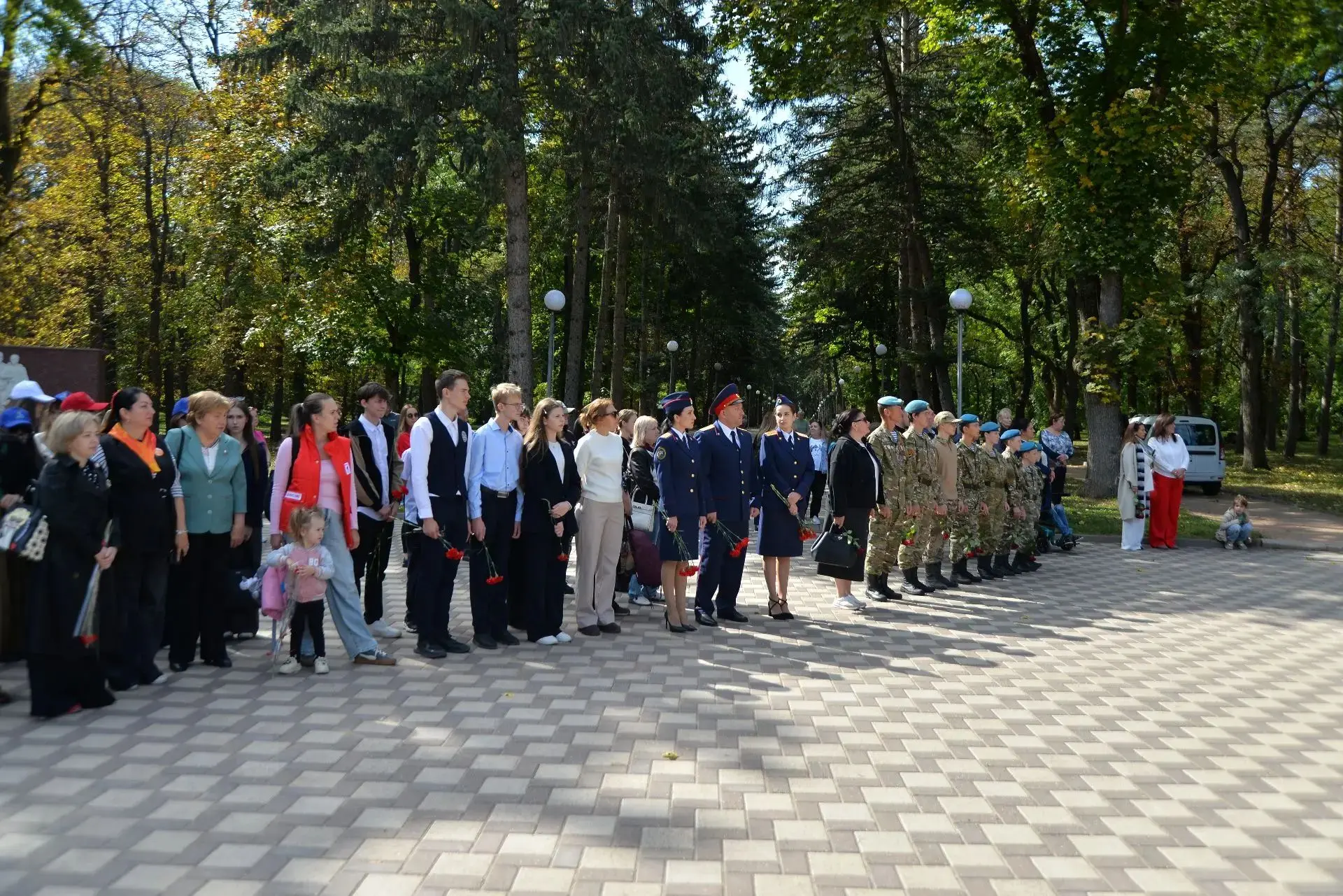 Сегодня в Парке Победы у Вечного огня прошло памятное мероприятие, посвящённое Битве за...