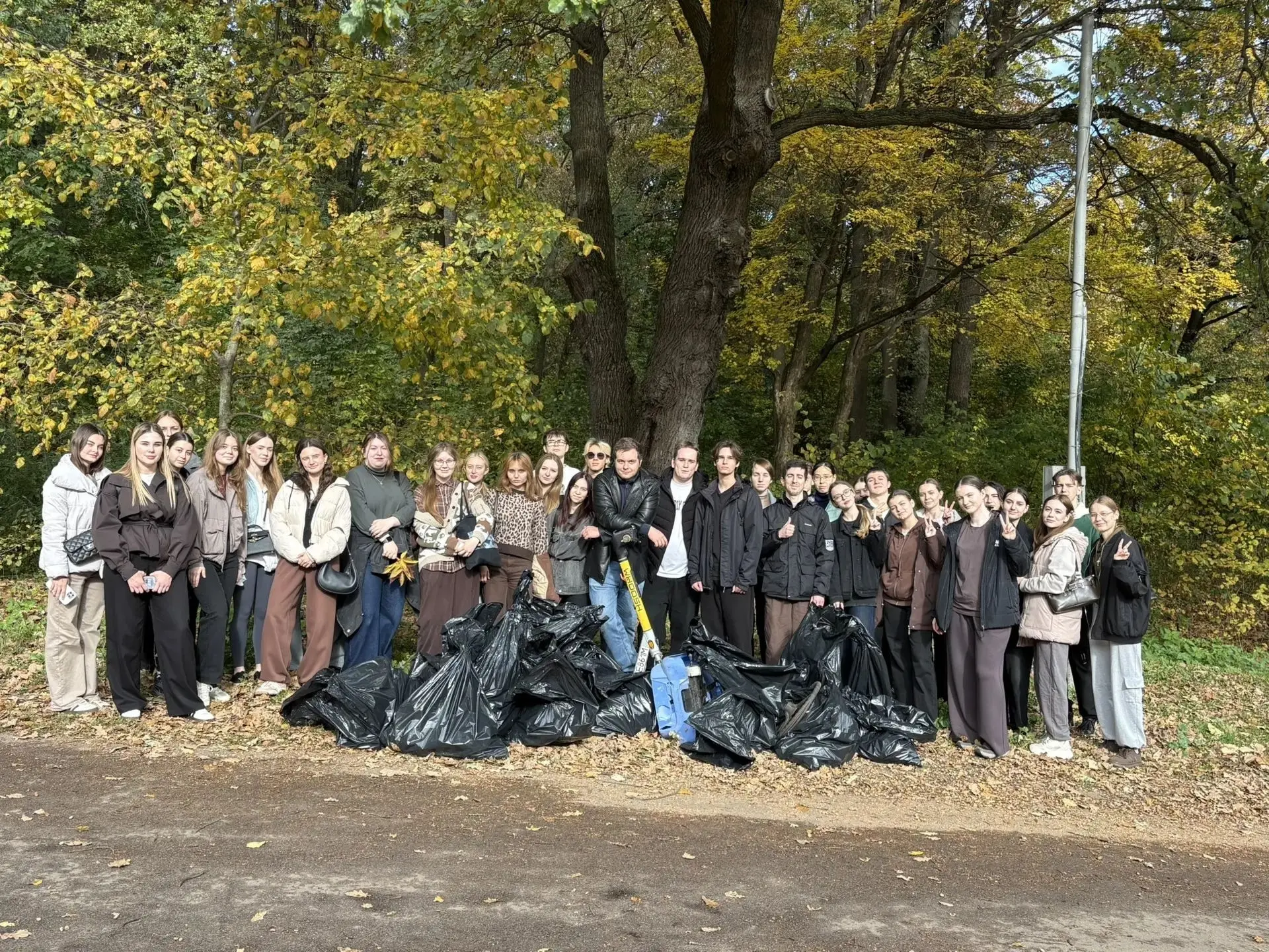 🌳На территории городских парков и скверов в общегородском субботнике приняло участие б...