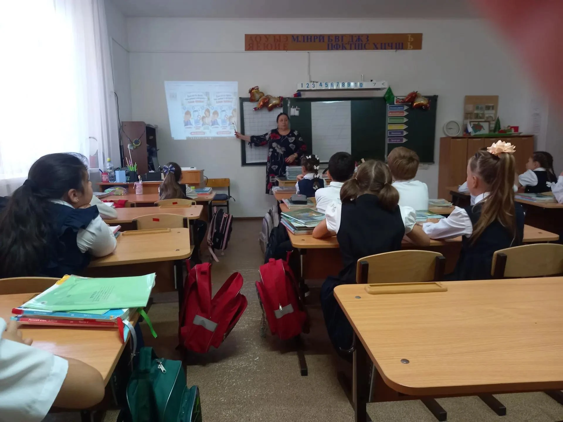 12 октября тема занятия «Разговоры о важном» была посвящена «Безопасности в сети Интерн...