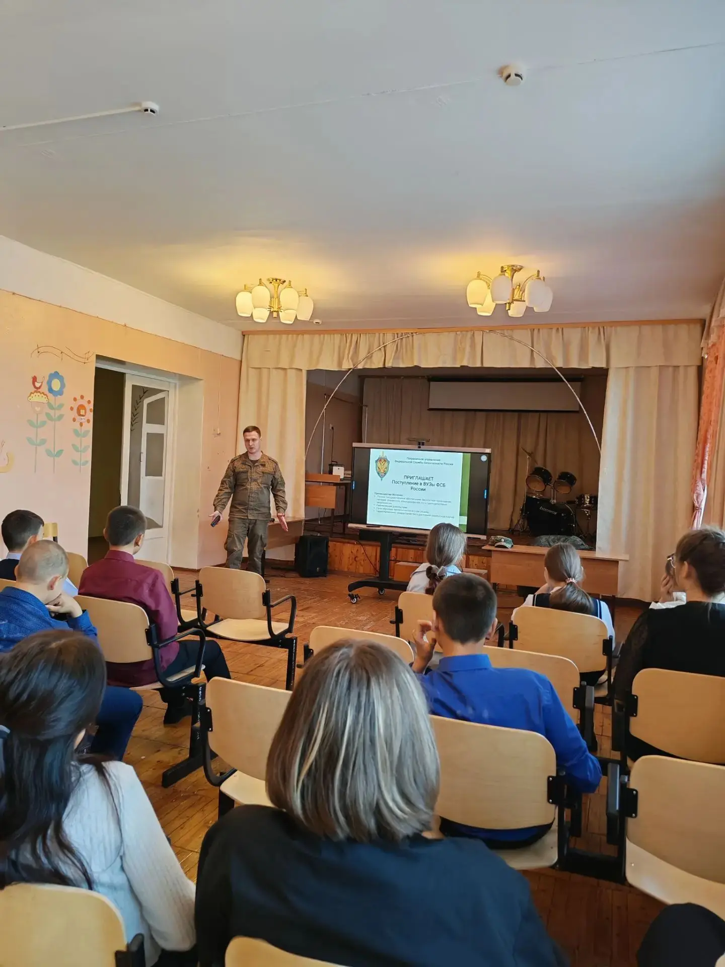 🎉 «Урок от профессионала»: встреча с сотрудником пограничной заставы! 🎉
