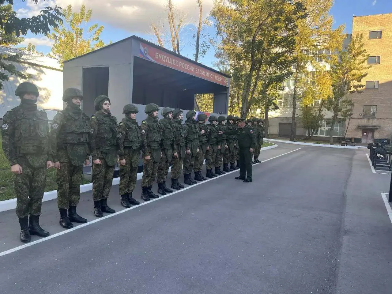 Строй, экипировка и портянки: будни Военного учебного центра