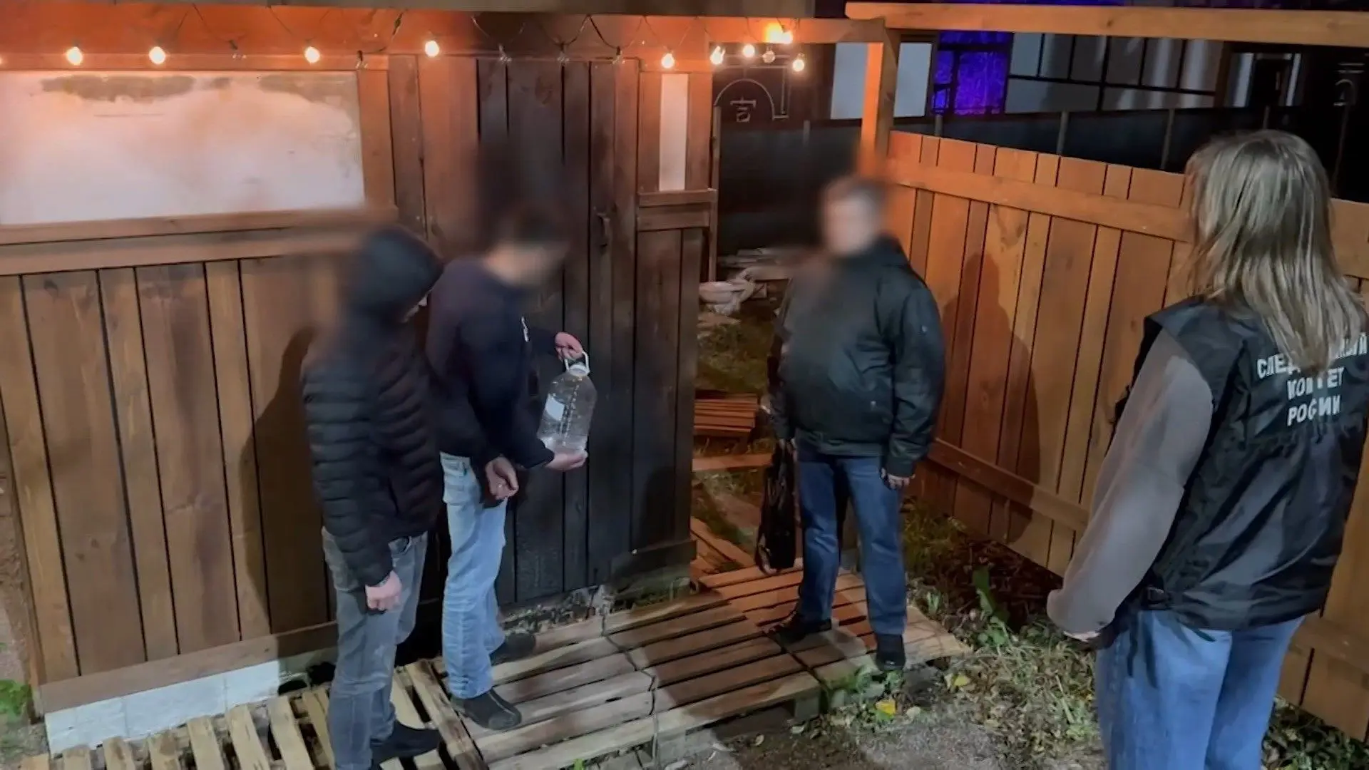 Житель Мурино пытался сжечь сторожа в бытовке из-за шума стройки и разбитой дороги