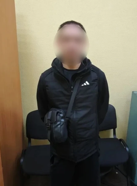 В Вологде полицейские задержали подозреваемых в попытке сбыта наркотиков в особо крупно...