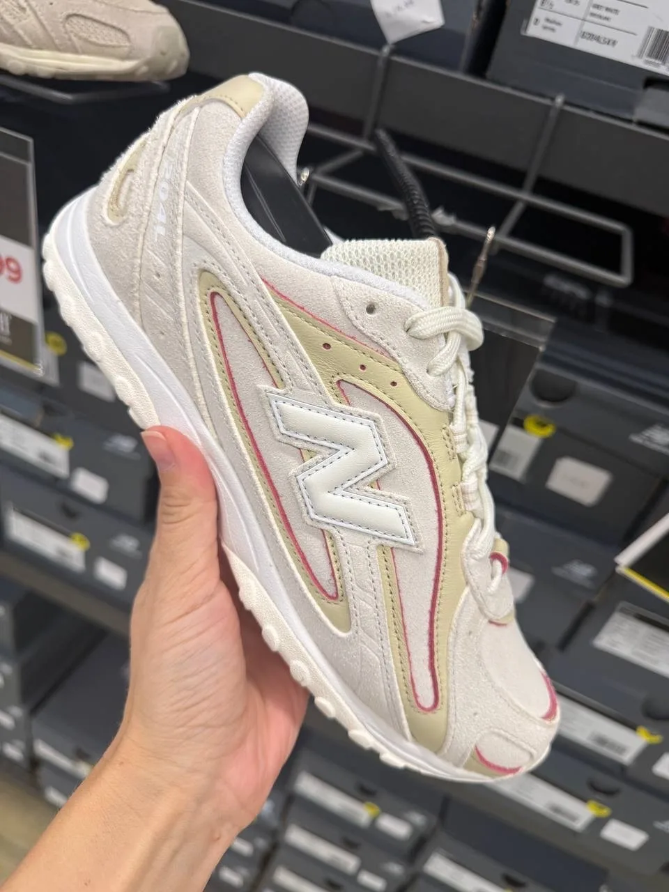 New Balance 204L
