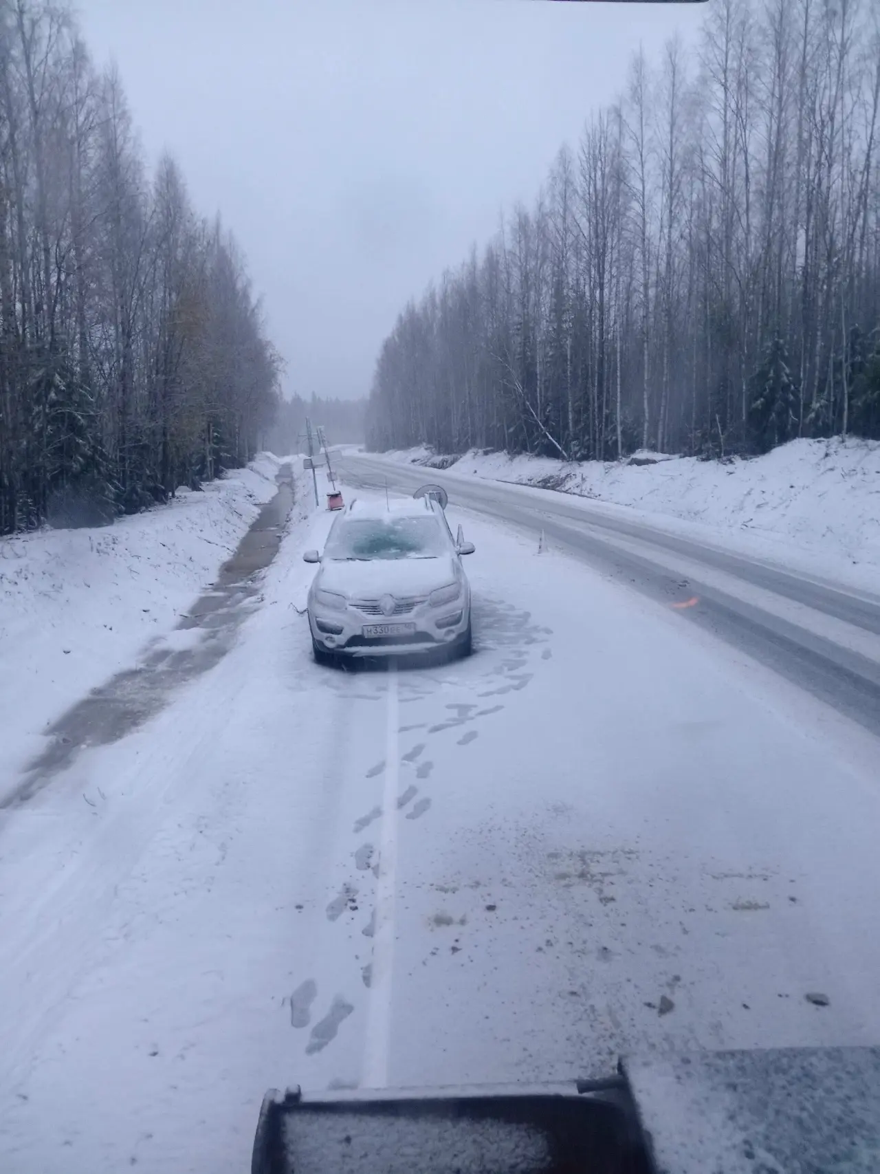 Костомукшу сегодня неплохо так накрыло первым снегом ❄️ А вы не забыли поменять резину?