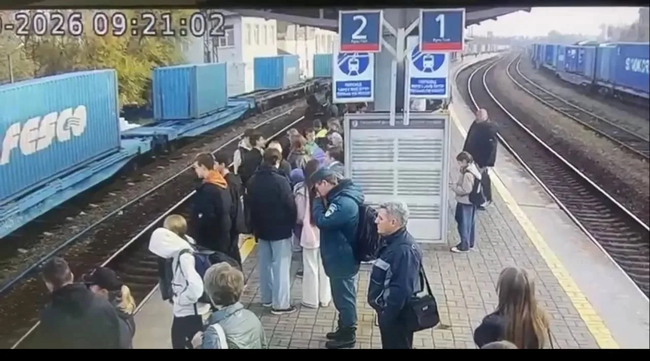 ⚡️ Врачи осмотрели упавшего на пути подростка: угрозы жизни нет