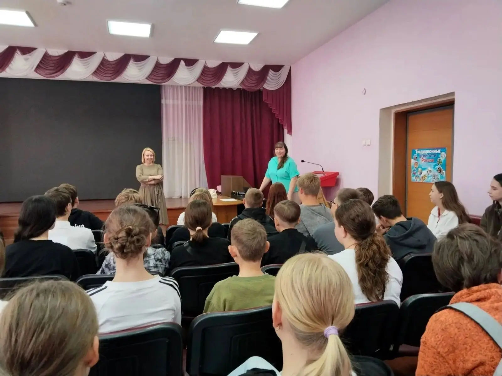 В Златоусте, в школе № 90, прошла первая репетиция проекта «Социальный театр для НЕтруд...