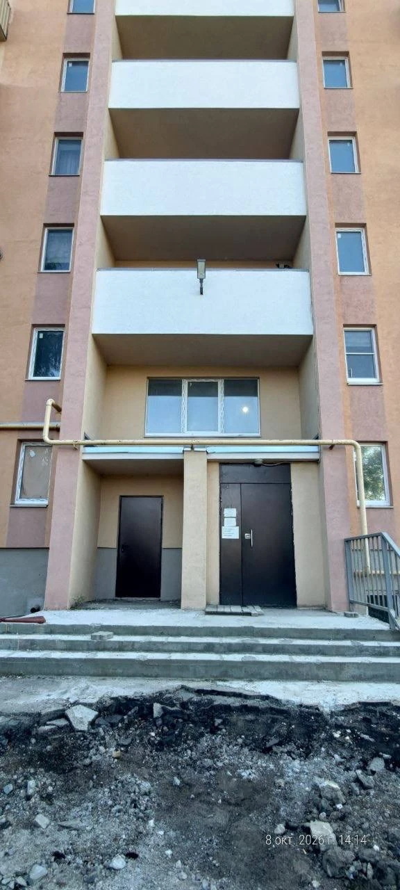 В продажу предлагается 2-х комнатная квартира ,чешка , в кирпичном доме район АС-2 , МЖ...