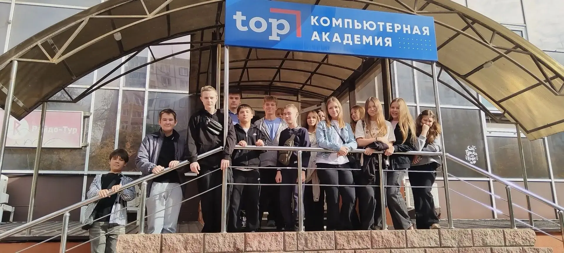8Б класс — на мастер-классе по графическому дизайну в Академии ТОП 🎨В рамках проекта «...