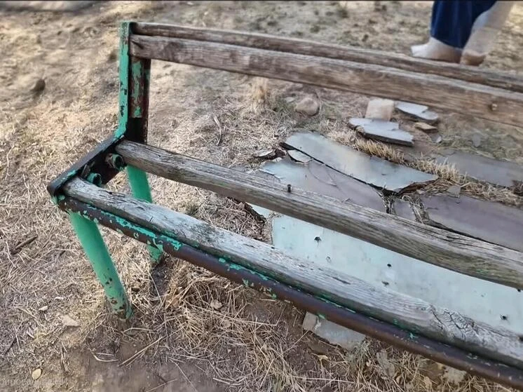 ❗️Жильцы дома в Элисте просят привести двор в порядок