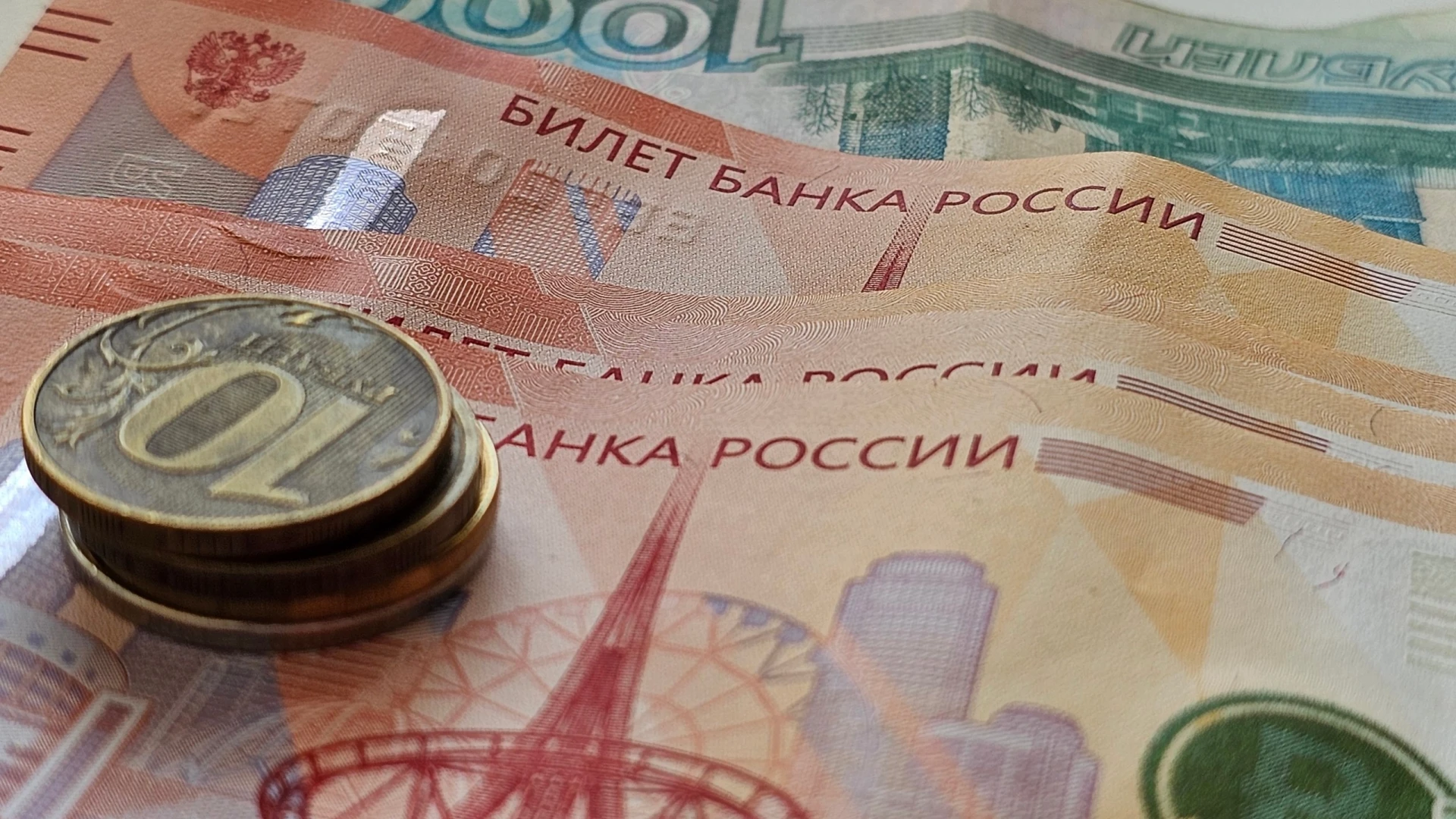 Экономист советует держать дома запас наличных