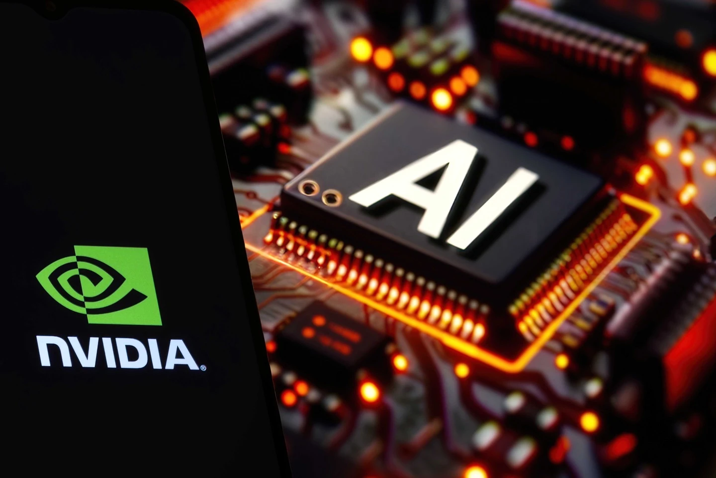 Власти хотят разрешить использовать зарубежные GPU для государственного ИИ, потому что ...
