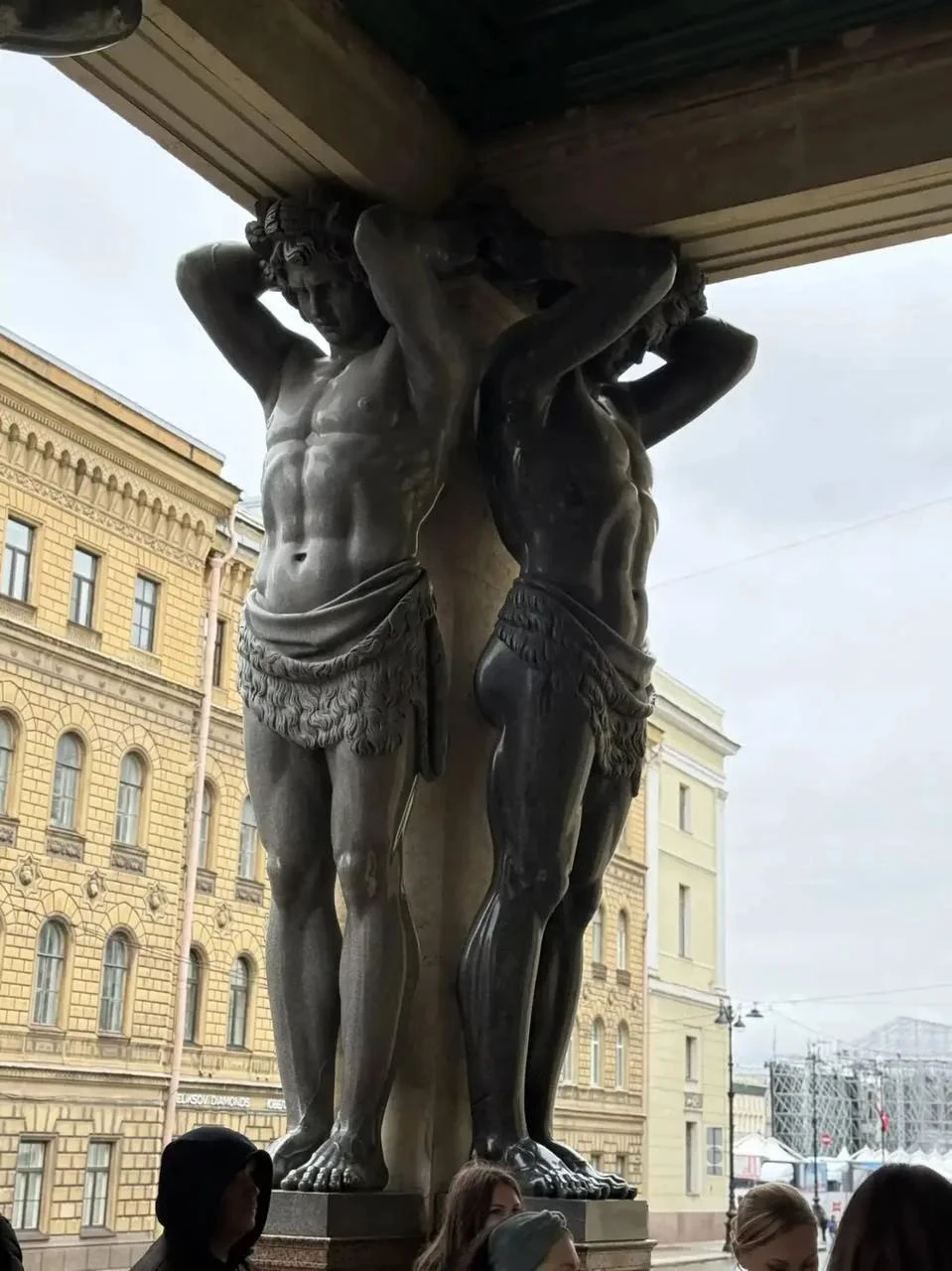 А может, в Питер на эти выходные?😍