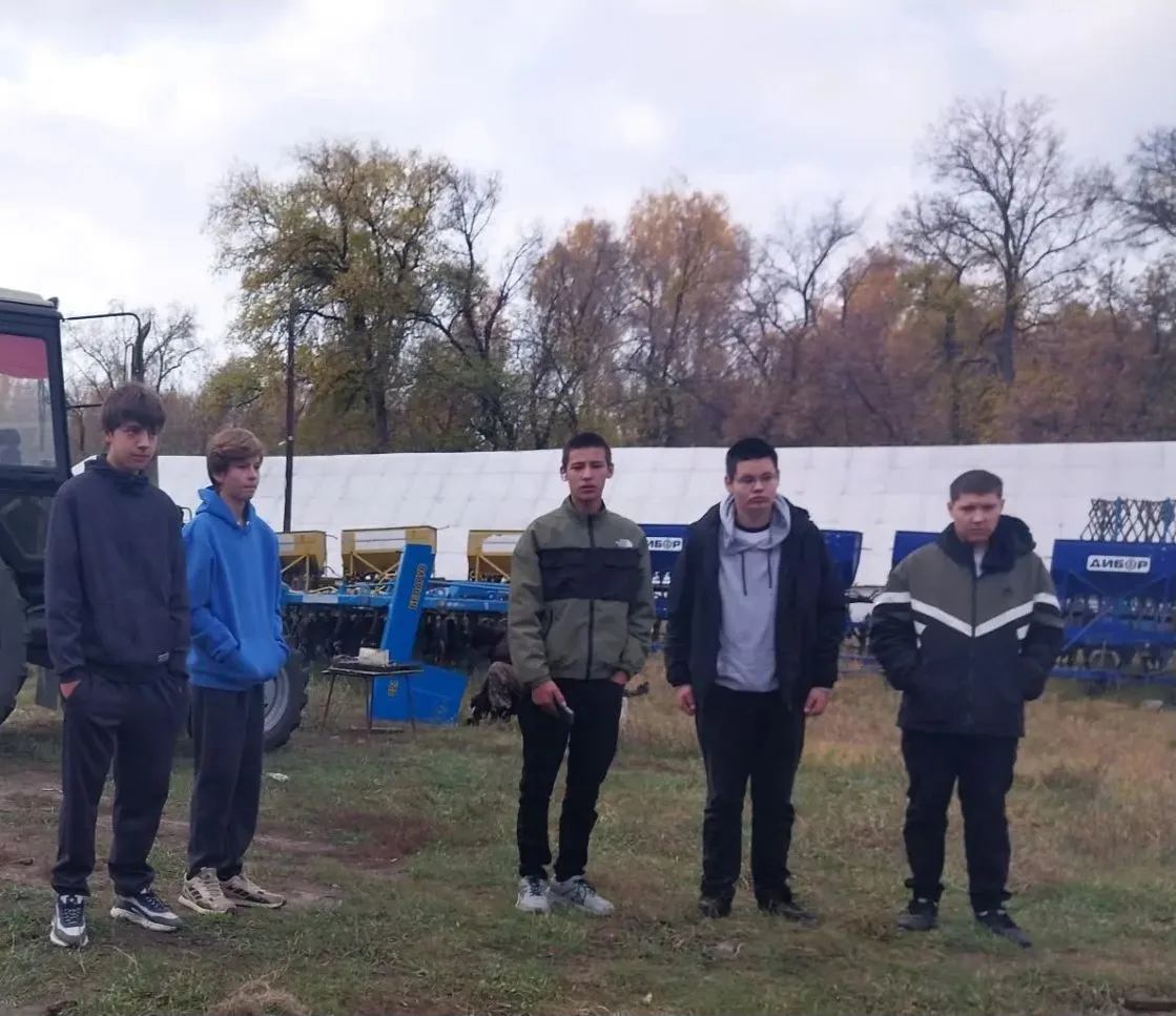 В рамках занятия по профминимуму учащиеся 10 класса побывали на экскурсии. Они посетили...