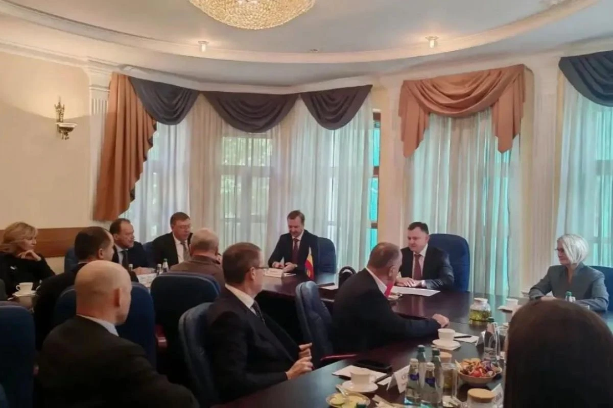 Юрий Слюсарь и Александр Ищенко обсудили с донскими депутатами Госдумы нового созыва ра...