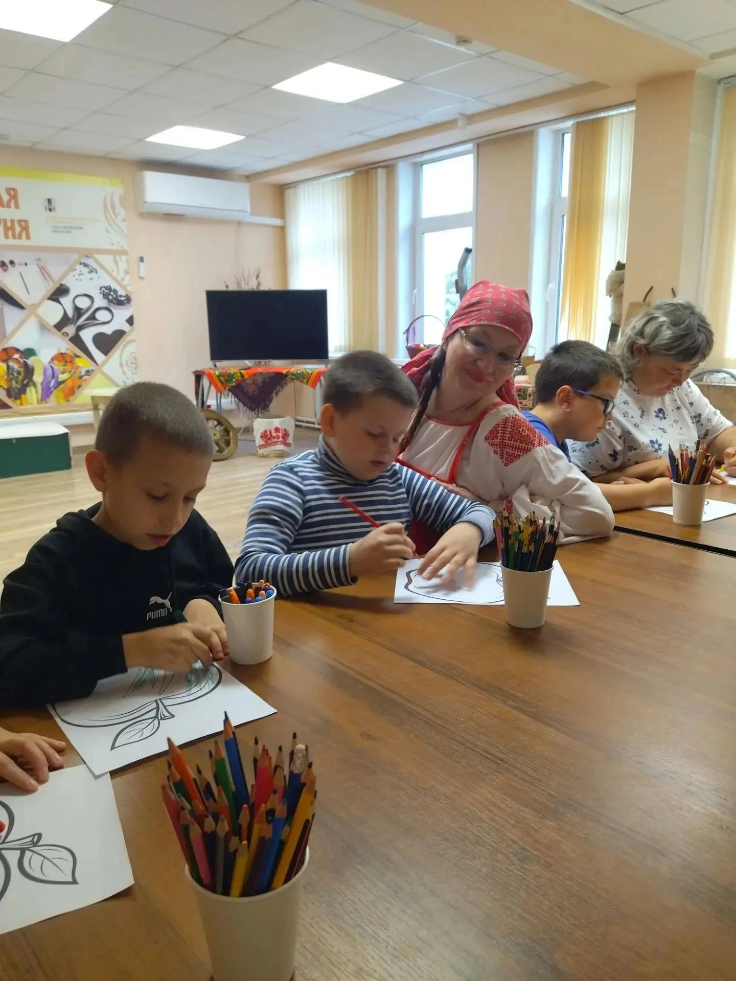 🍂 В Сахалинском областном центре народного творчества, в его инклюзивной лаборатории, ...