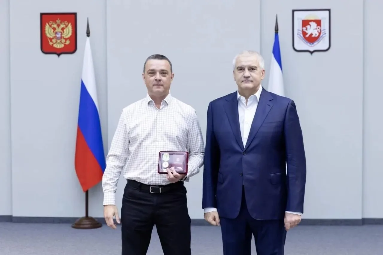 🎖 Аксенов вручил награды аграриям в преддверии профессионального праздника.