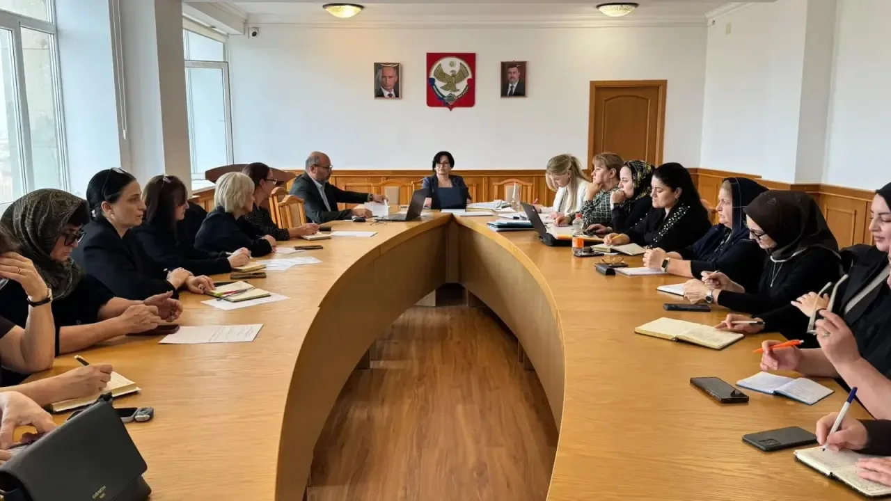 📃В Управлении образования Новолакского района прошло плановое совещание с директорами ...