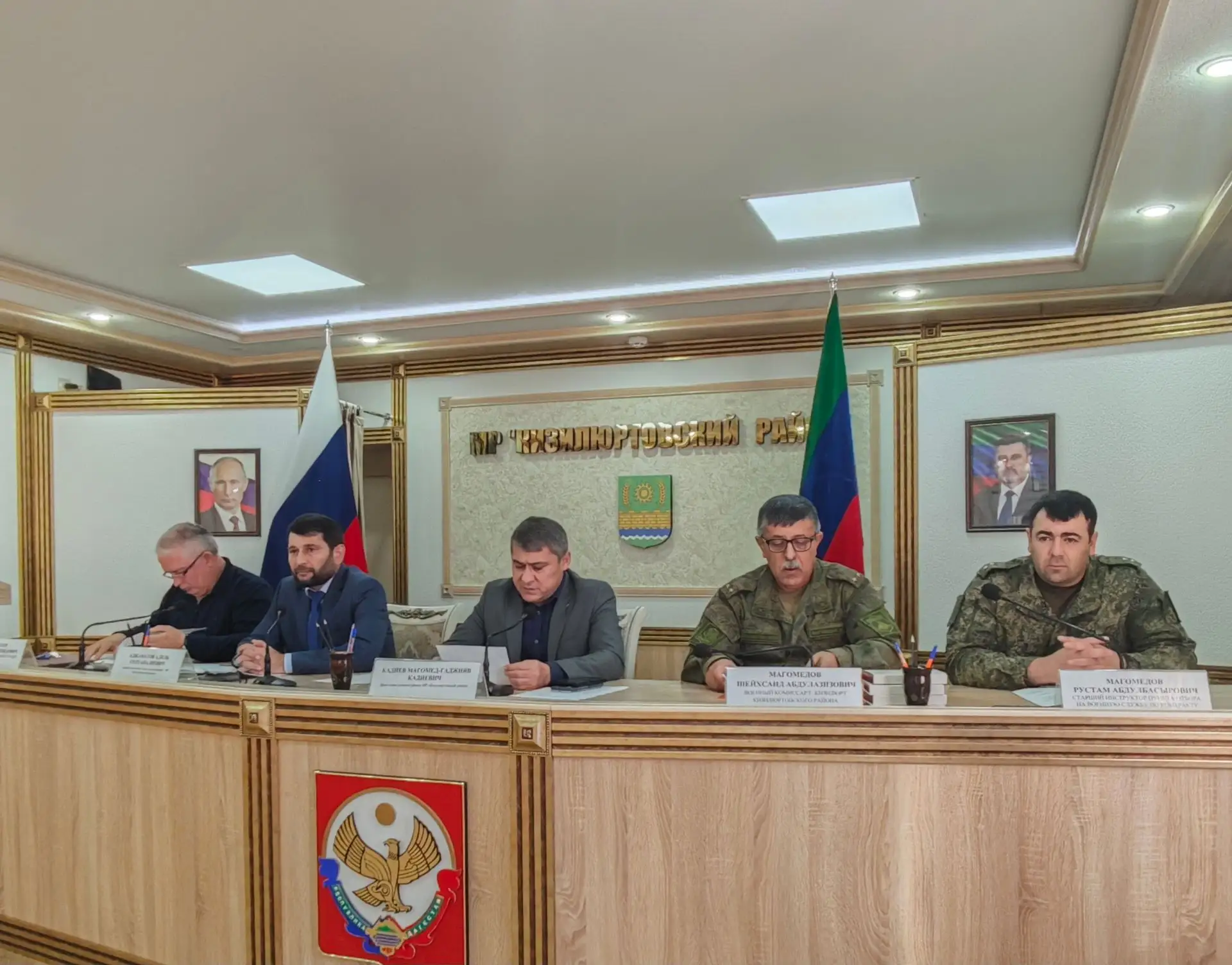 В администрации Кизилюртовского района обсудили вопросы контрактной службы и осеннего п...