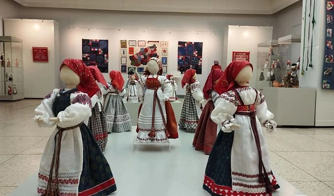В Твери представили четыре коллекции кукол на выставке «Мир наших историй»