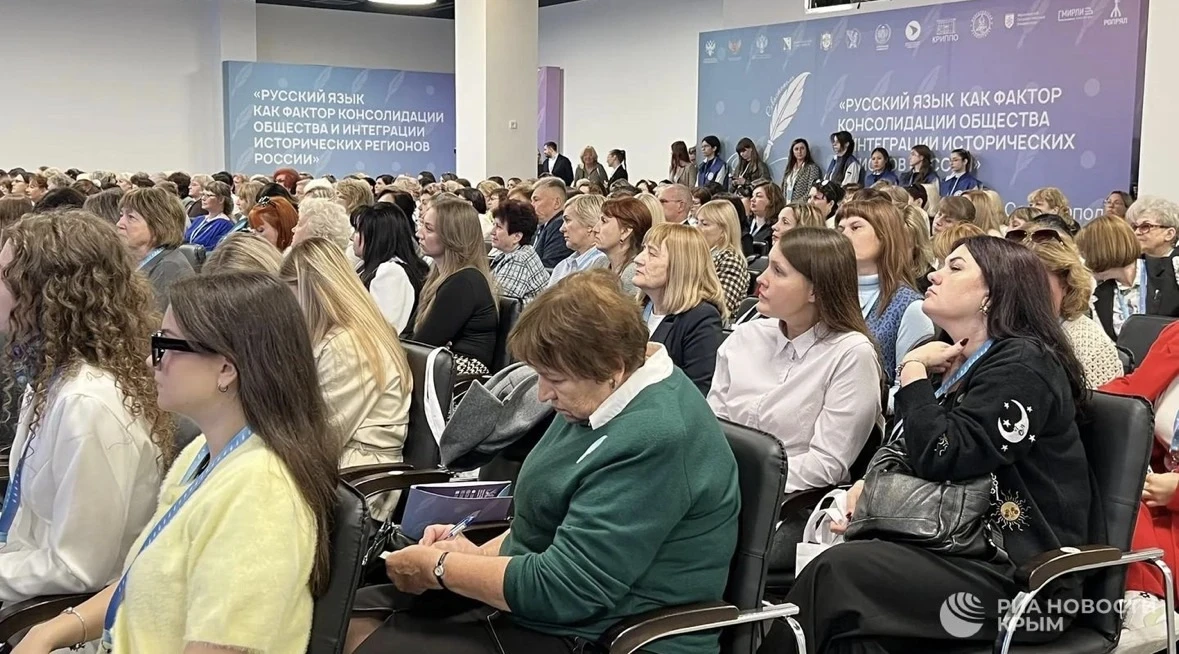 📝 Новая летопись: в Севастополе впервые открылся Съезд русистов исторических регионов ...