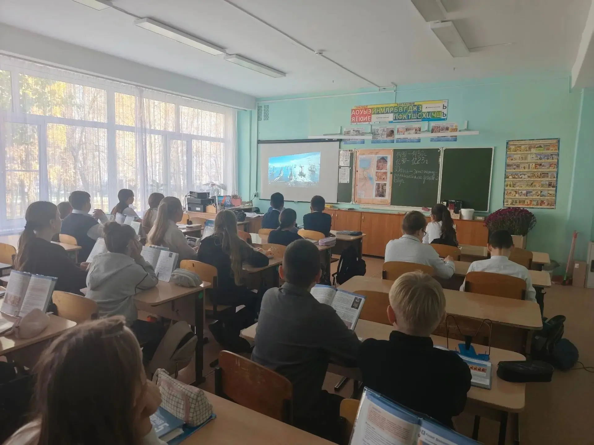 В целях развития представления о созидательном труде как о служении людям и стране, осм...