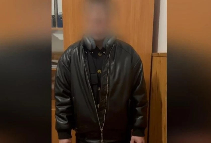 В Новосибирской области задержали 22-летнего курьера мошенников с 3,5 млн рублей