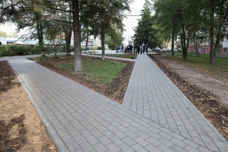 В сквере на улице Ногина, 11 в поселке Управленческом в Самаре завершены работы по благ...