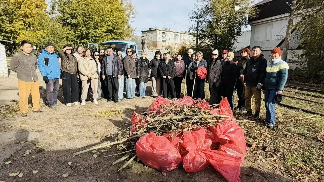 В Улан-Удэ убрали десятки общественных территорий в рамках месячника чистоты