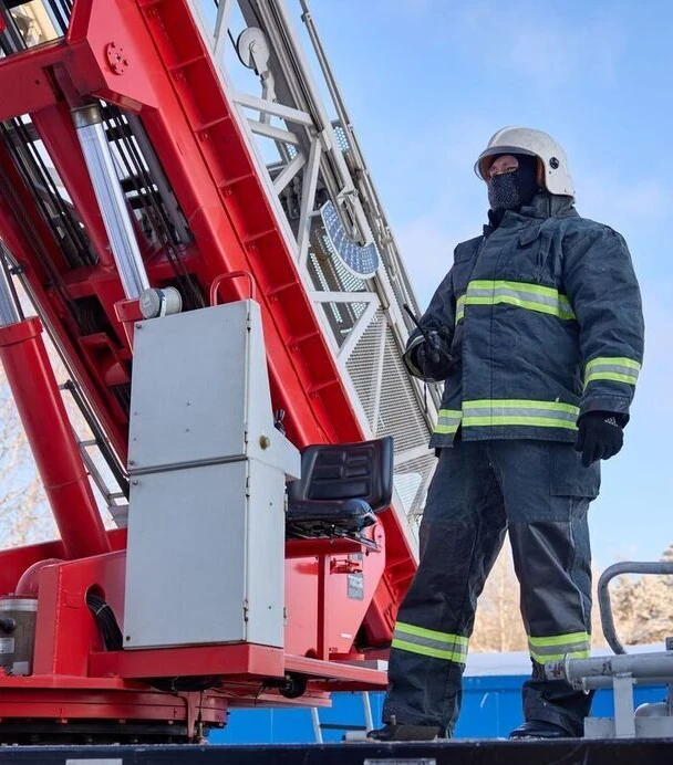 ⚡🤯 В подъезде дома в Яр-Сале произошел пожар.