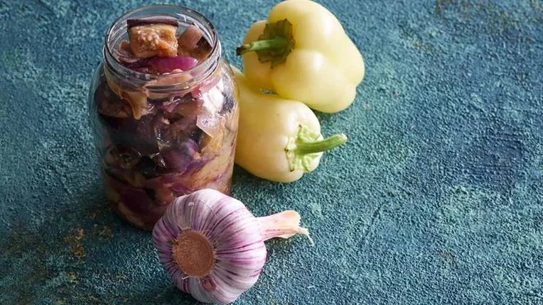 ПЕЧЕНЫЕ МАРИНОВАННЫЕ БАКЛАЖАНЫ С ПЕРЦЕМ И ЛУКОМ