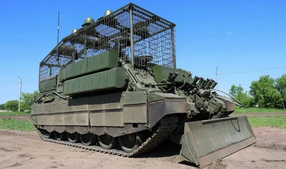 Россия завершила испытания обновлённой бронированной ремонтно-эвакуационной машины БРЭМ...
